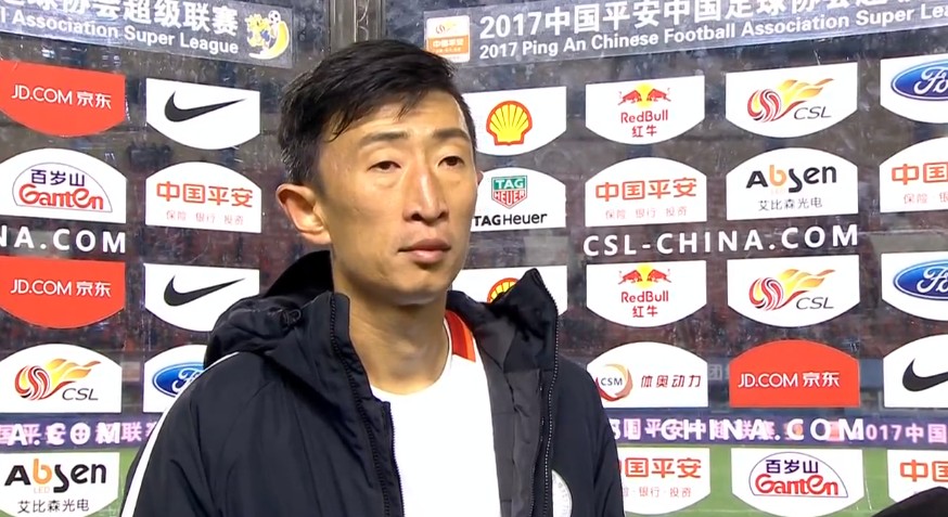 阴霾冰凉、罪行横生的现代化都会，勤恳尽力的保险营业员马克（吴彦祖 饰）多年来都和精力割裂的母亲（惠英红 饰）相依为命。为了帮母亲搬进最好的养老院，马克尽力赚钱，乃至不吝作伪证庇护本身的地位。但是一掉足成千古恨，他作伪证的工作被某个神秘之人获知，不但账户中的存款窃取，还必需依照对方德律风中的唆使行事。在这一进程中，马克重逢在银行工作的高中时期初恋女友洁希（姚晨 饰）。谁知洁希也被神秘人算出神局，她和马克的命运牢牢绑缚在一路。在此以后，马克还惹上了雄霸一方的黑帮老迈泰哥（任达华 饰）。